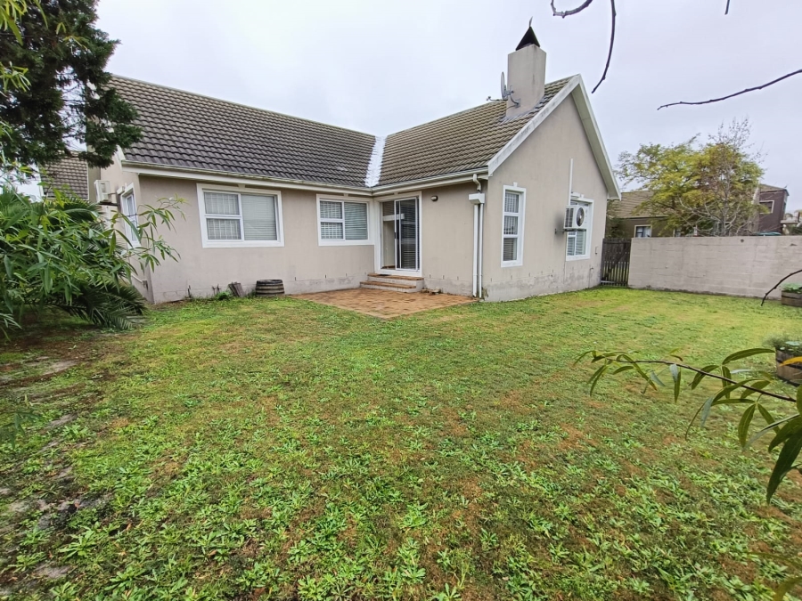 3 Bedroom Property for Sale in Eikenbosch Western Cape